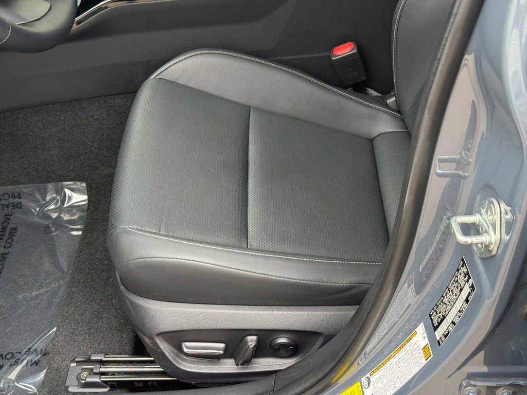 Used 2026 Toyota Prius XLE FWD image 17