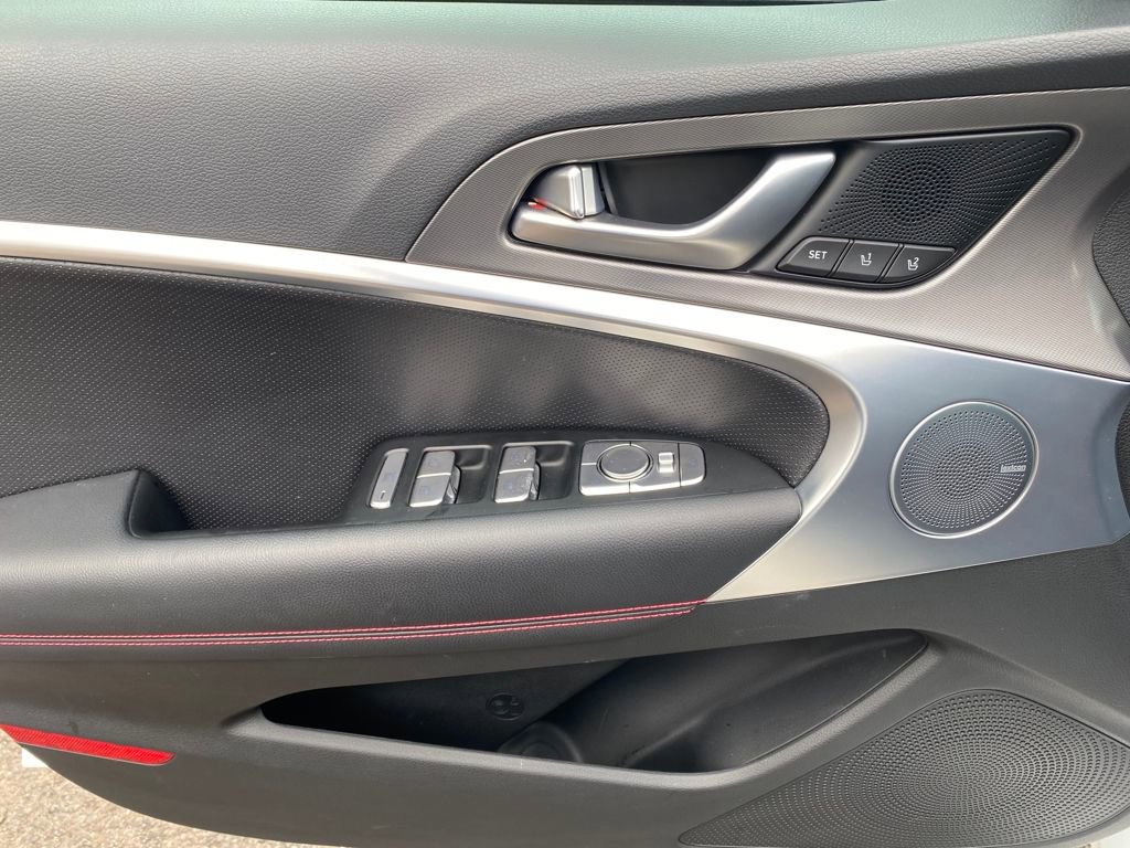 Used 2025 Genesis G70 2.5T w/ Sport Prestige Package image 31