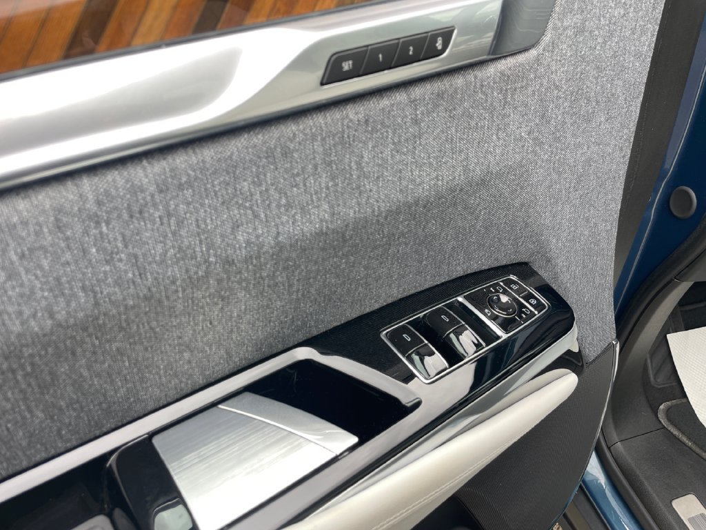 Certified 2025 Cadillac Escalade Premium Luxury Platinum AWD/4WD image 23