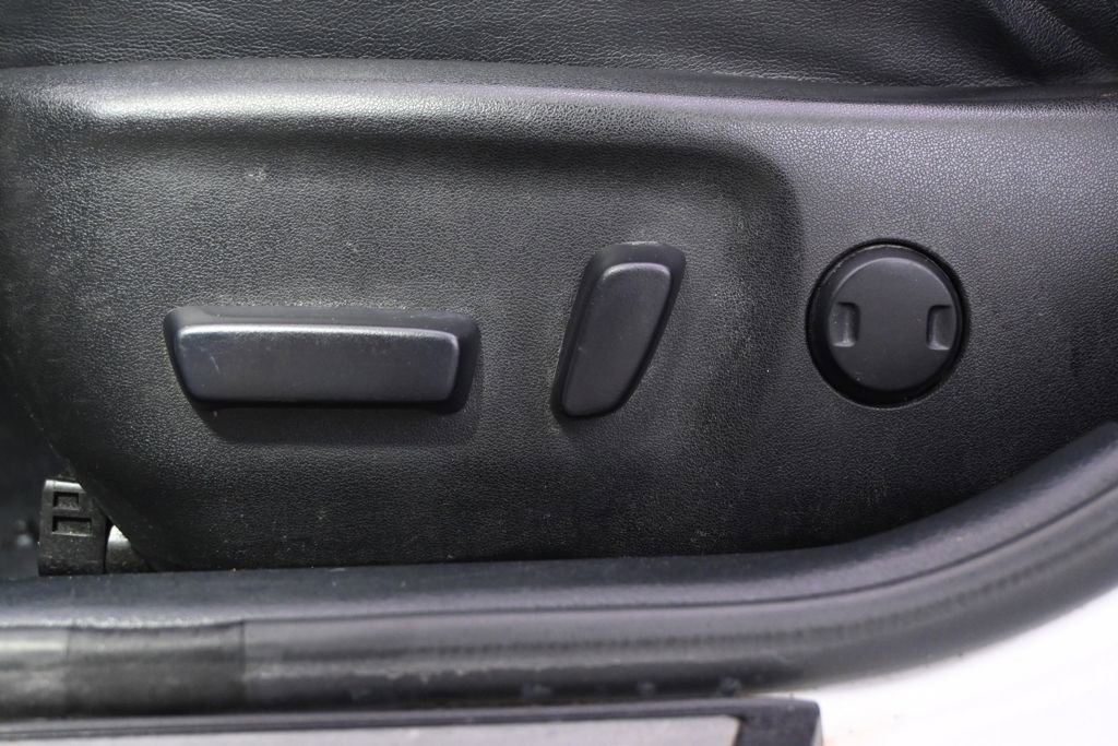 Used 2015 Toyota Camry SE FWD image 13