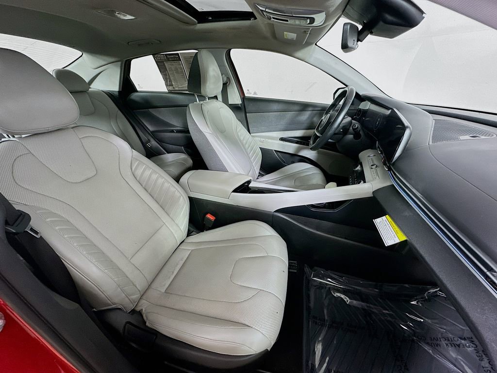 Used 2022 Hyundai Elantra Limited w/ Winter Weather Package FWD image 12
