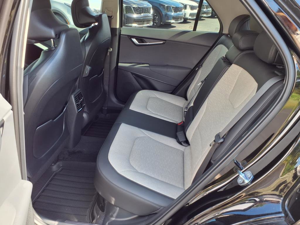New 2025 Kia Niro SX Touring image 10