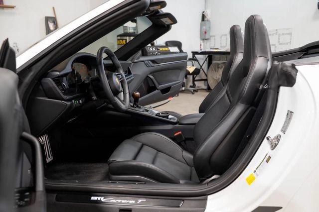 Used 2025 Porsche 911 Carrera T RWD image 14