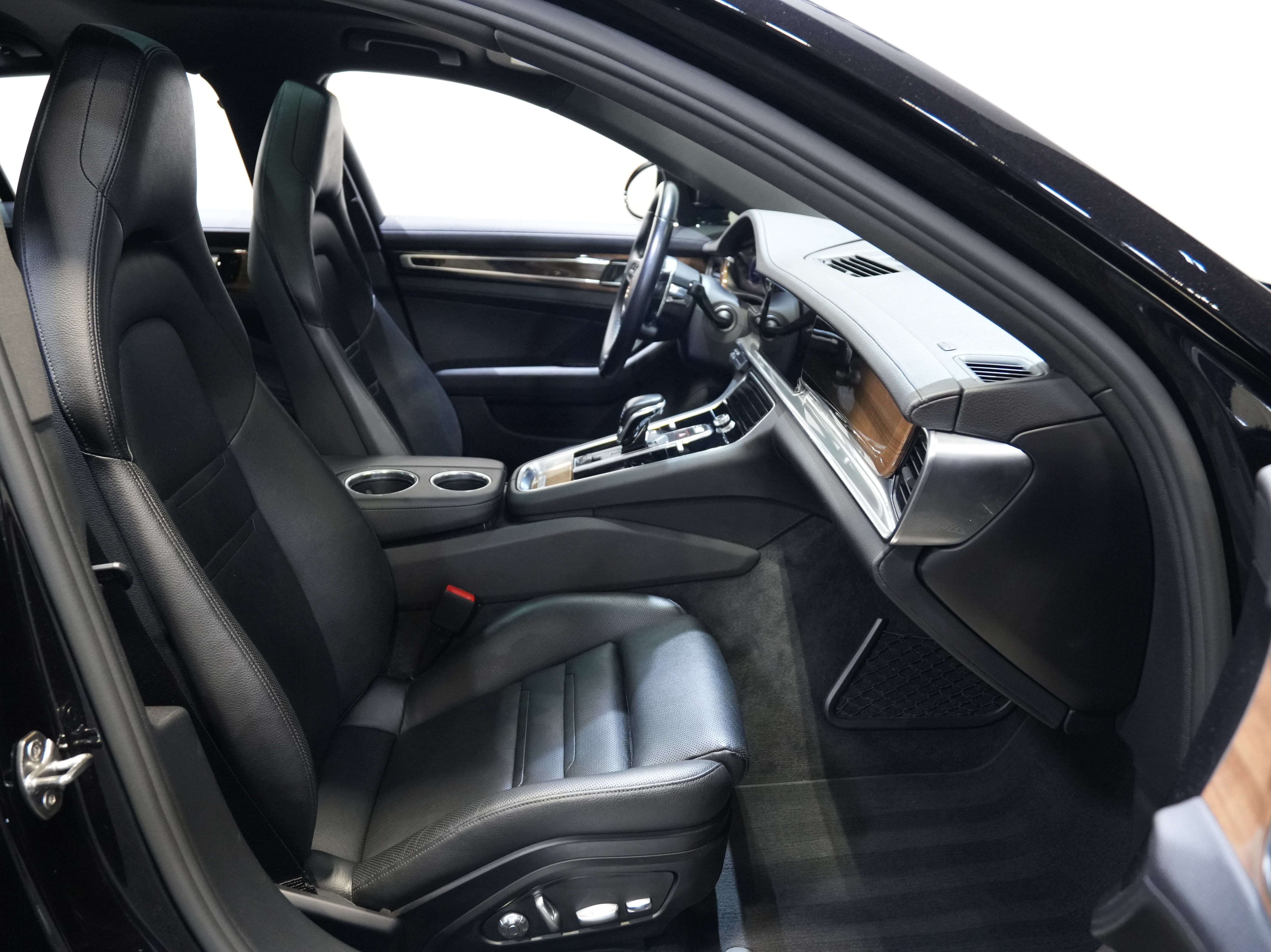 Used 2018 Porsche Panamera 4S AWD/4WD image 33