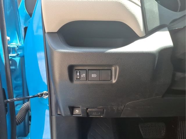 Used 2021 Toyota RAV4 XLE AWD/4WD image 14