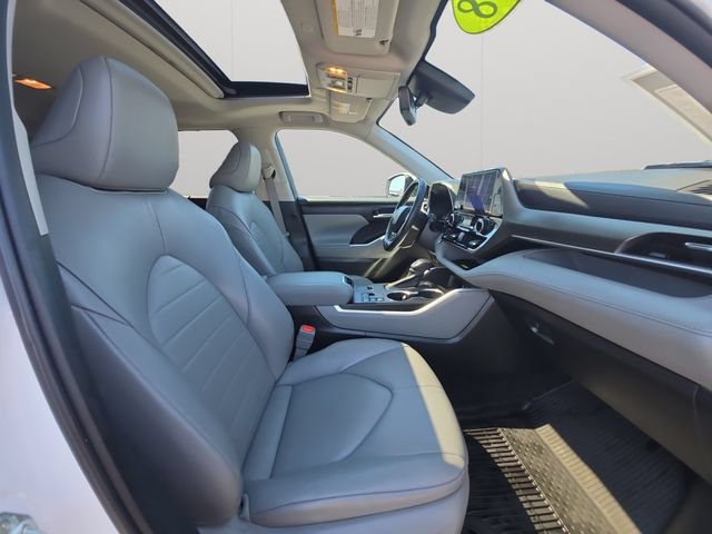 Used 2023 Toyota Highlander XLE FWD image 13