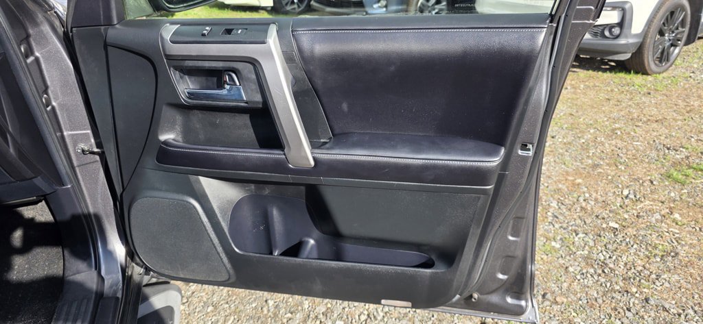 Used 2016 Toyota 4Runner SR5 Premium RWD image 34