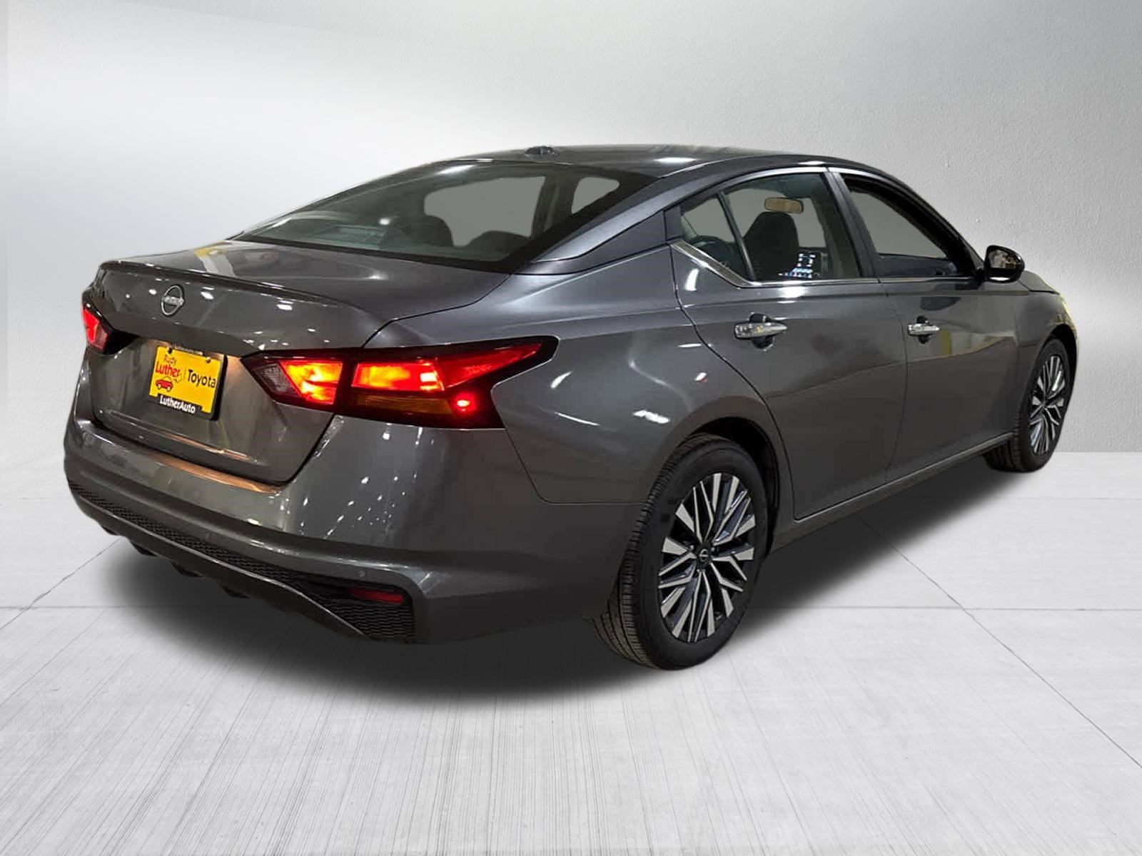 Used 2025 Nissan Altima 2.5 SV FWD image 6