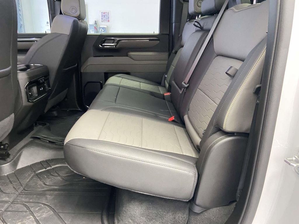 Used 2025 Chevrolet Silverado 2500 ZR2 w/ Technology Package image 21