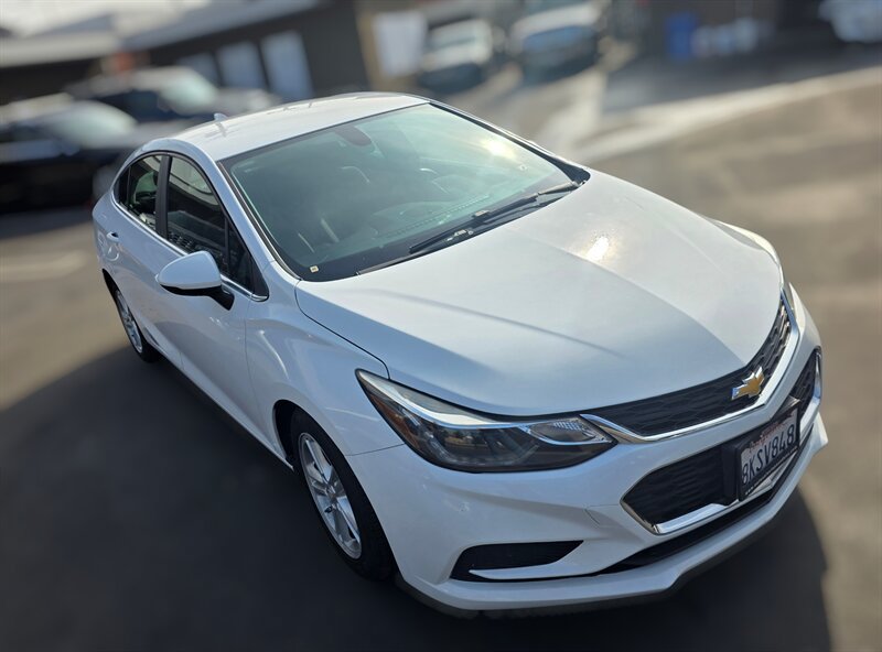 Used 2017 Chevrolet Cruze LT w/ Convenience Package FWD image 7