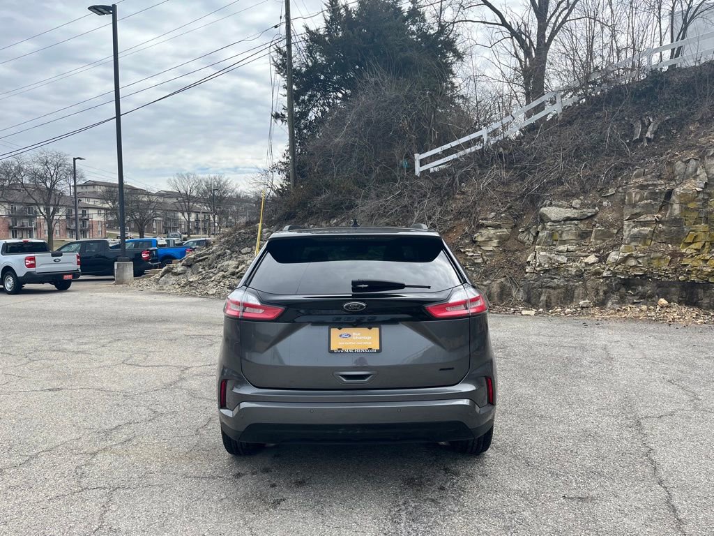Certified 2023 Ford Edge SE w/ Black Appearance Package image 8
