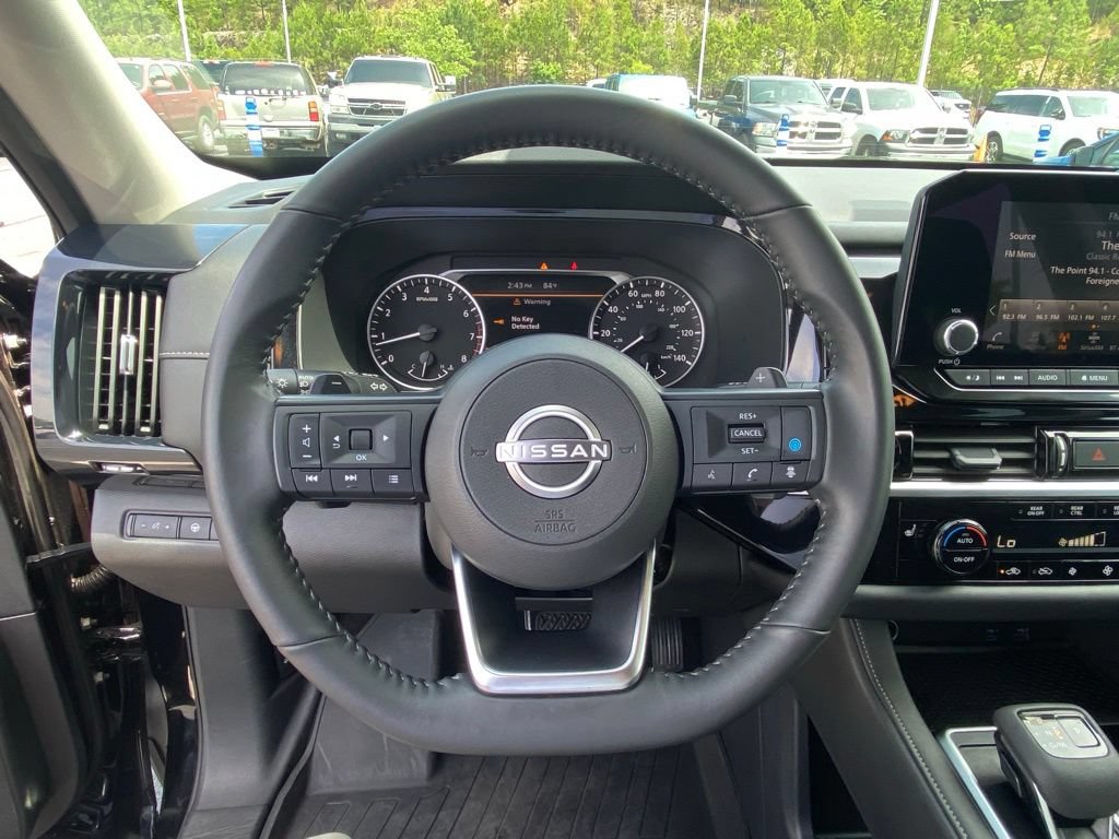 Used 2025 Nissan Pathfinder SV FWD image 13