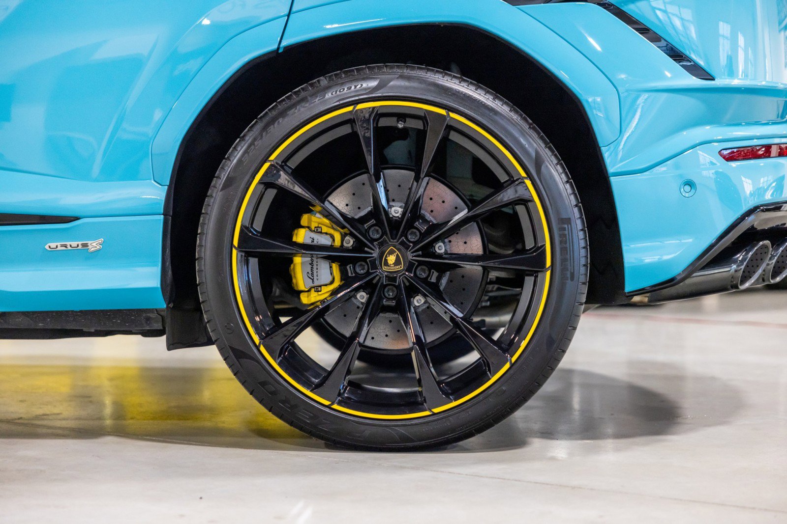 Used 2024 Lamborghini Urus S AWD/4WD image 16