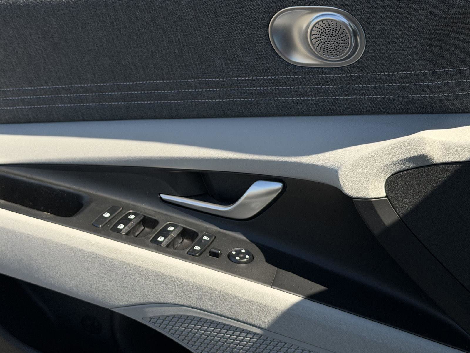 New 2026 Hyundai Elantra Limited image 17