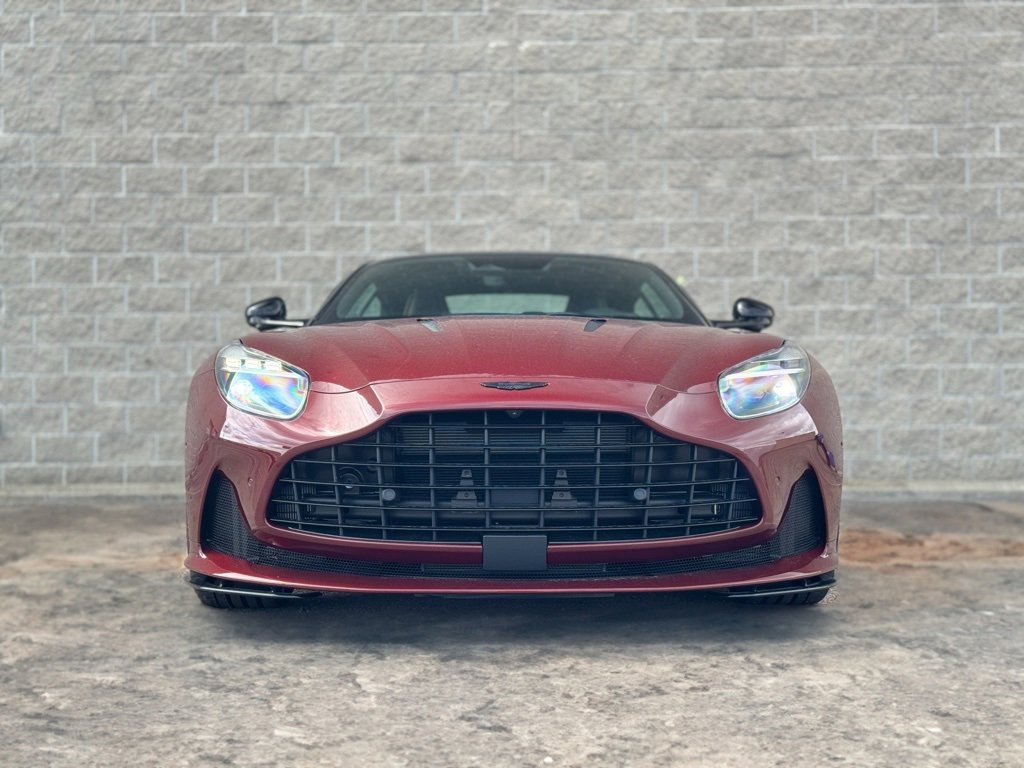 Used 2025 Aston Martin DB12 Coupe image 31