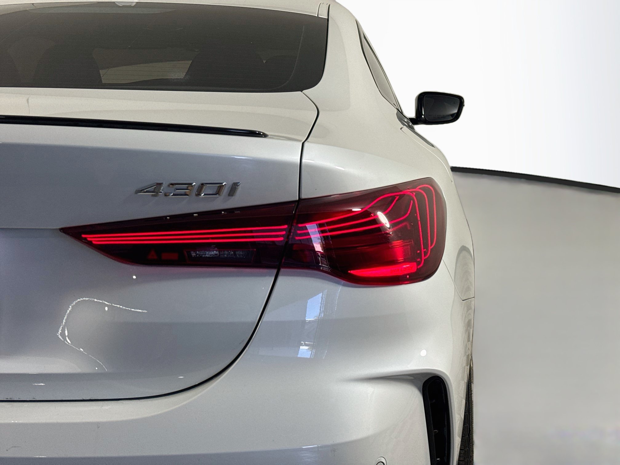 Used 2026 BMW 430i Coupe w/ M Sport Package RWD image 32