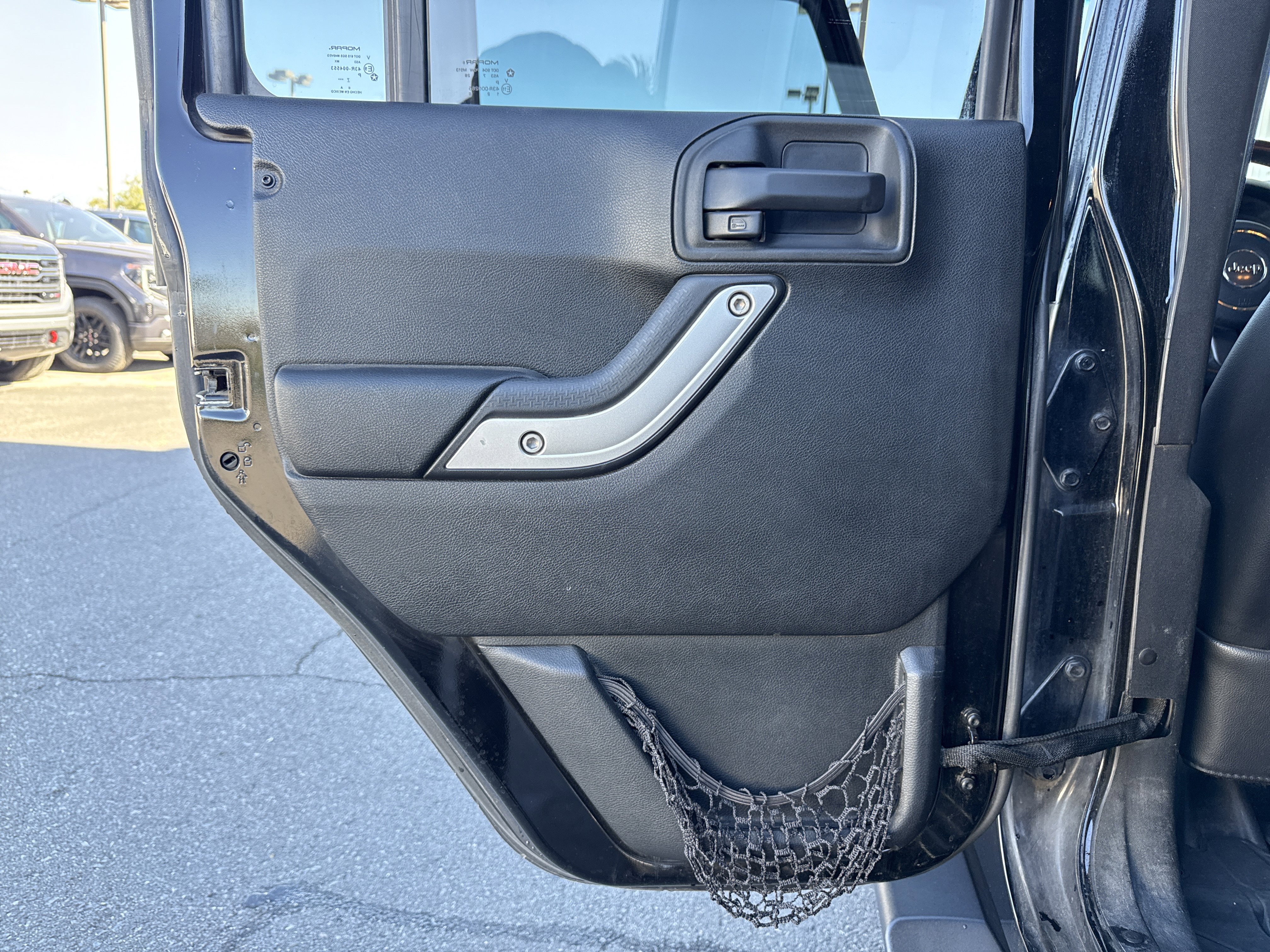 Used 2018 Jeep Wrangler Unlimited Sahara w/ Connectivity Group image 26