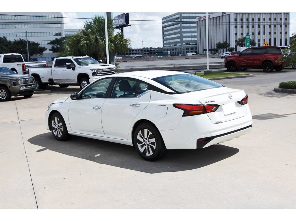 Used 2024 Nissan Altima 2.5 S FWD image 2