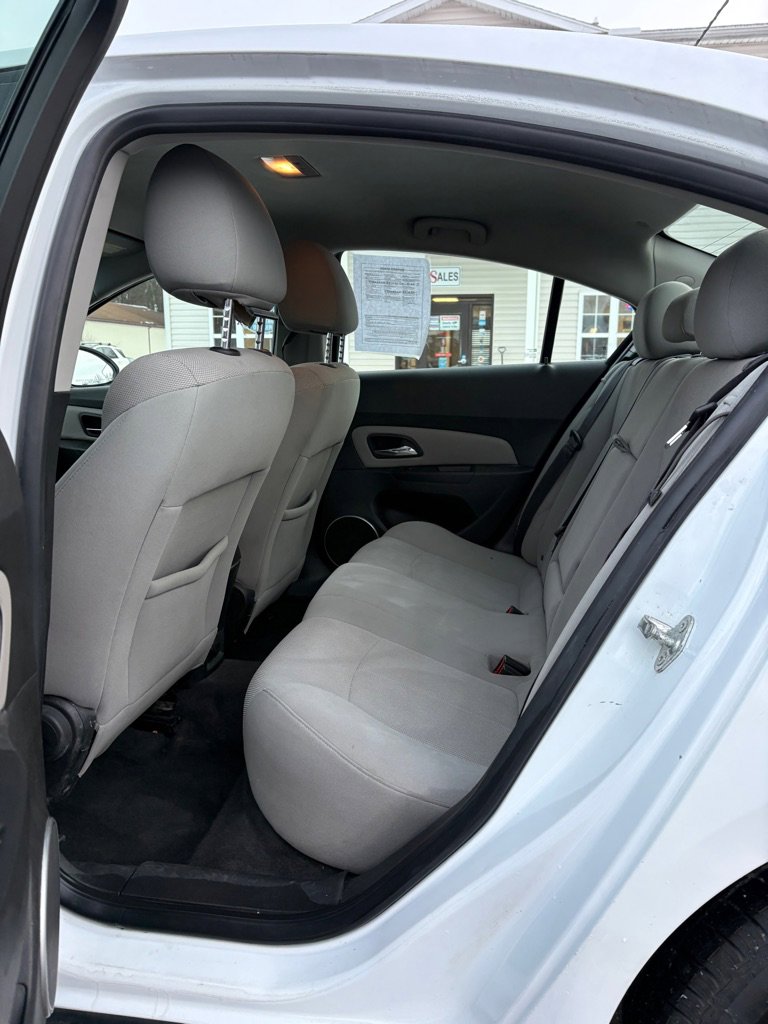 Used 2011 Chevrolet Cruze LT image 10