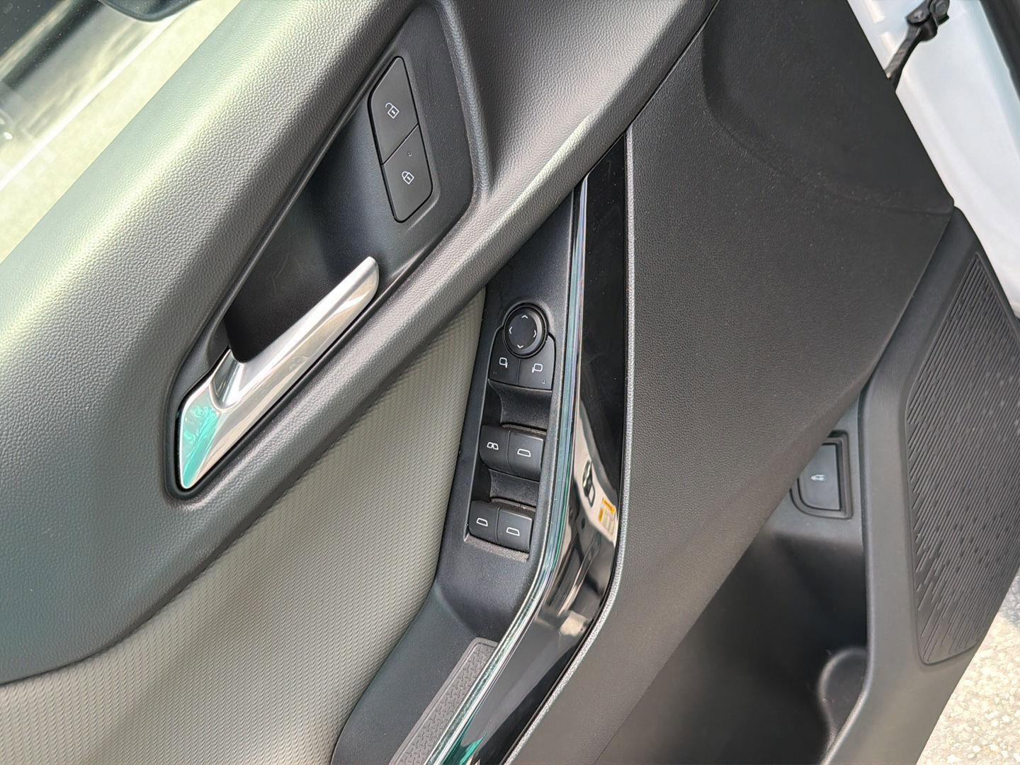 Used 2025 Chevrolet Equinox LT w/ Convenience Package II FWD image 32