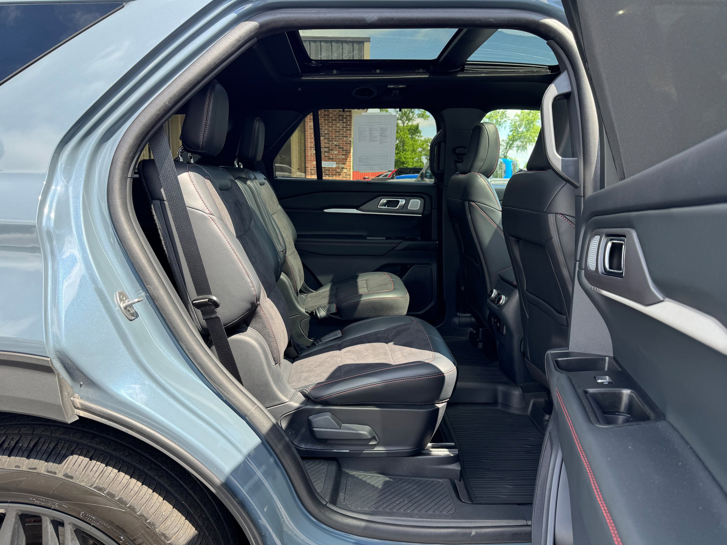 Used 2025 Ford Explorer ST AWD/4WD image 14