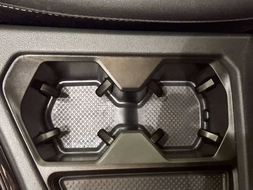 Certified 2025 Volkswagen Taos SE image 15