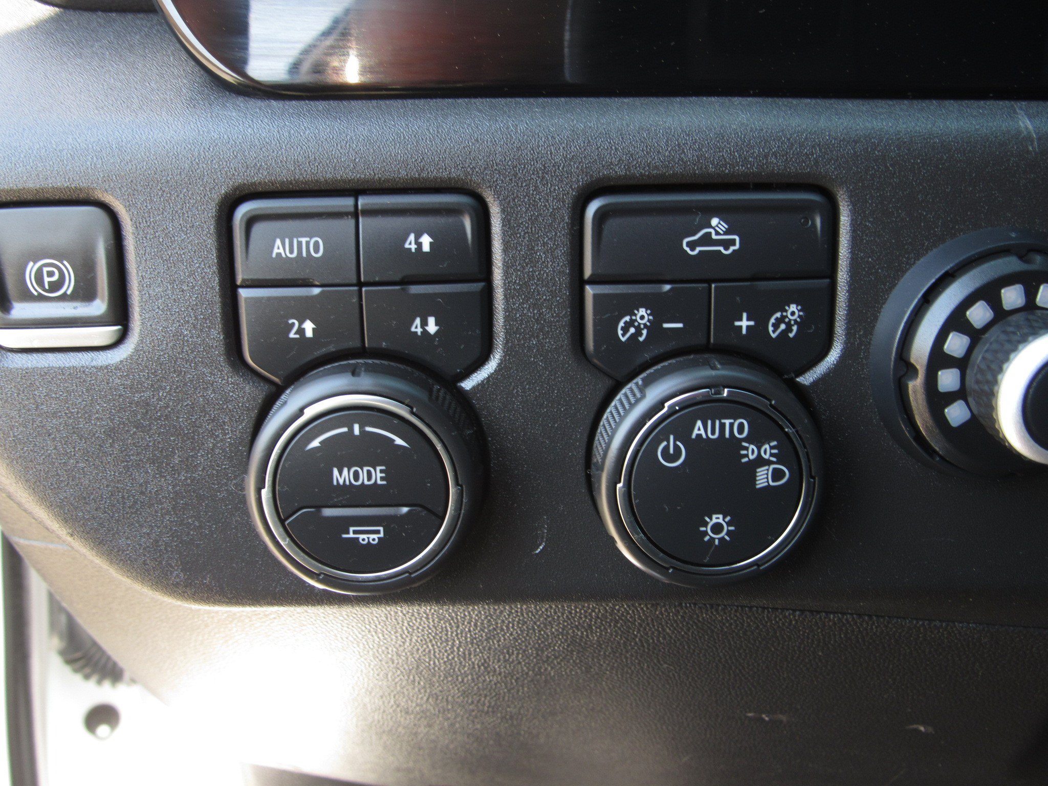 Used 2022 Chevrolet Silverado 1500 LT w/ Z71 Off-Road Package AWD/4WD image 21
