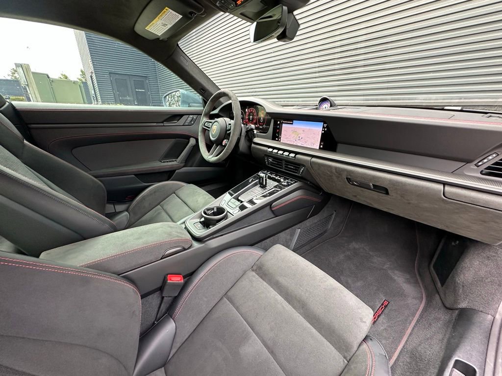 Used 2025 Porsche 911 Carrera GTS image 38
