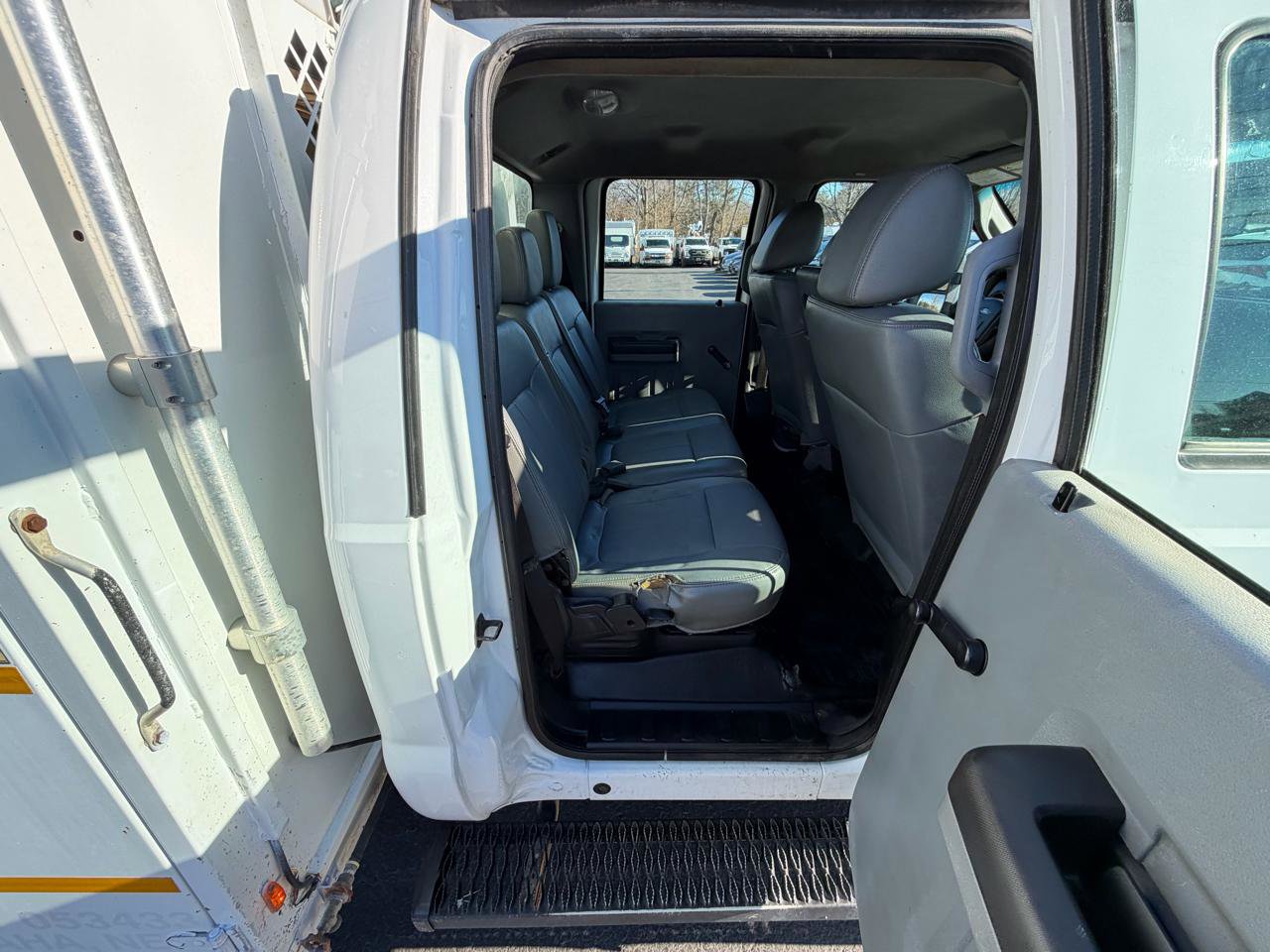 Used 2015 Ford F550 4WD Crew Cab 176 WB 60 CA XL image 36