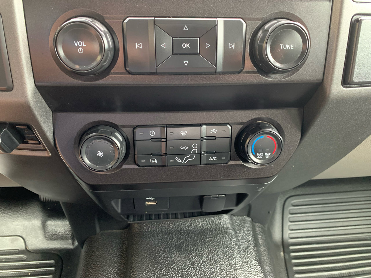 Used 2020 Ford F350 XL w/ Power Equipment Group image 25