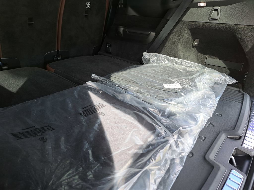 Used 2023 Volvo XC90 T8 Core w/ Protection Package Premier image 25