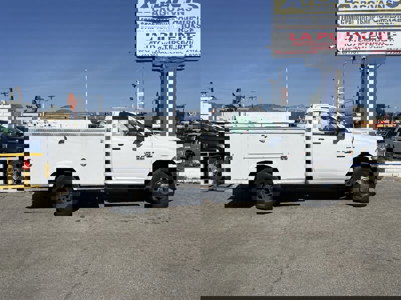 Used 2018 RAM 3500 Tradesman w/ Chrome Appearance Group image 2