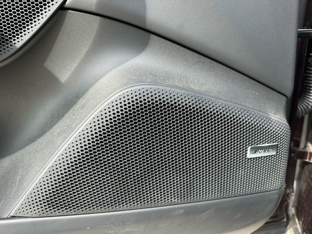 Certified 2025 Porsche Macan 4 Electric image 22