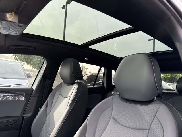 New 2026 Volkswagen Tiguan SE R-Line FWD image 14