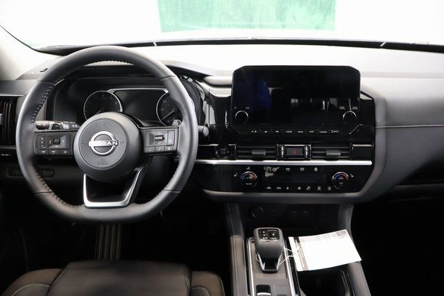 New 2025 Nissan Pathfinder SL image 13
