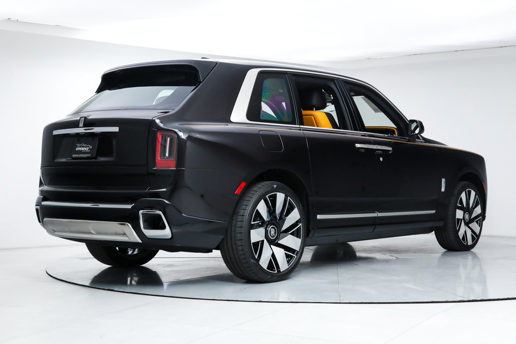 Used 2025 Rolls-Royce Cullinan AWD/4WD image 6