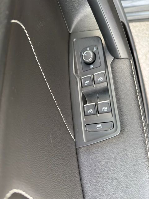 Used 2023 Volkswagen Tiguan SE image 18