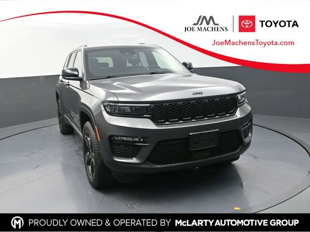 Used 2025 Jeep Grand Cherokee Limited w/ Black Appearance Package AWD/4WD image 1