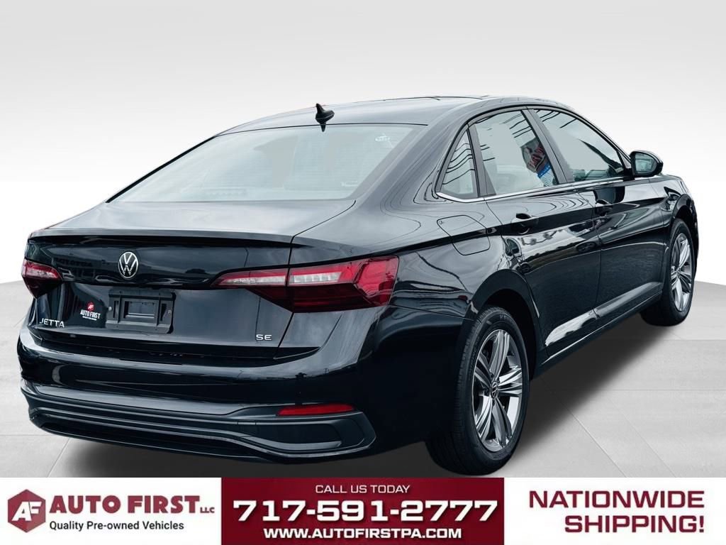 Used 2023 Volkswagen Jetta SE image 3