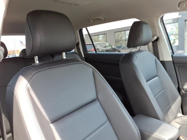 Used 2018 Volkswagen Tiguan SE image 29