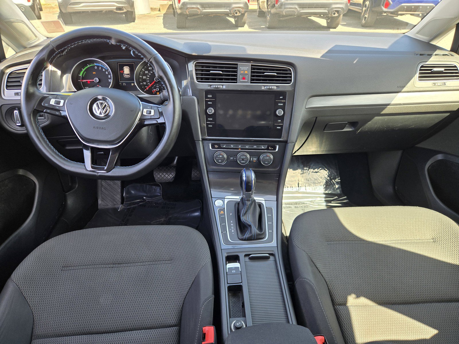 Used 2017 Volkswagen e-Golf SE FWD image 13