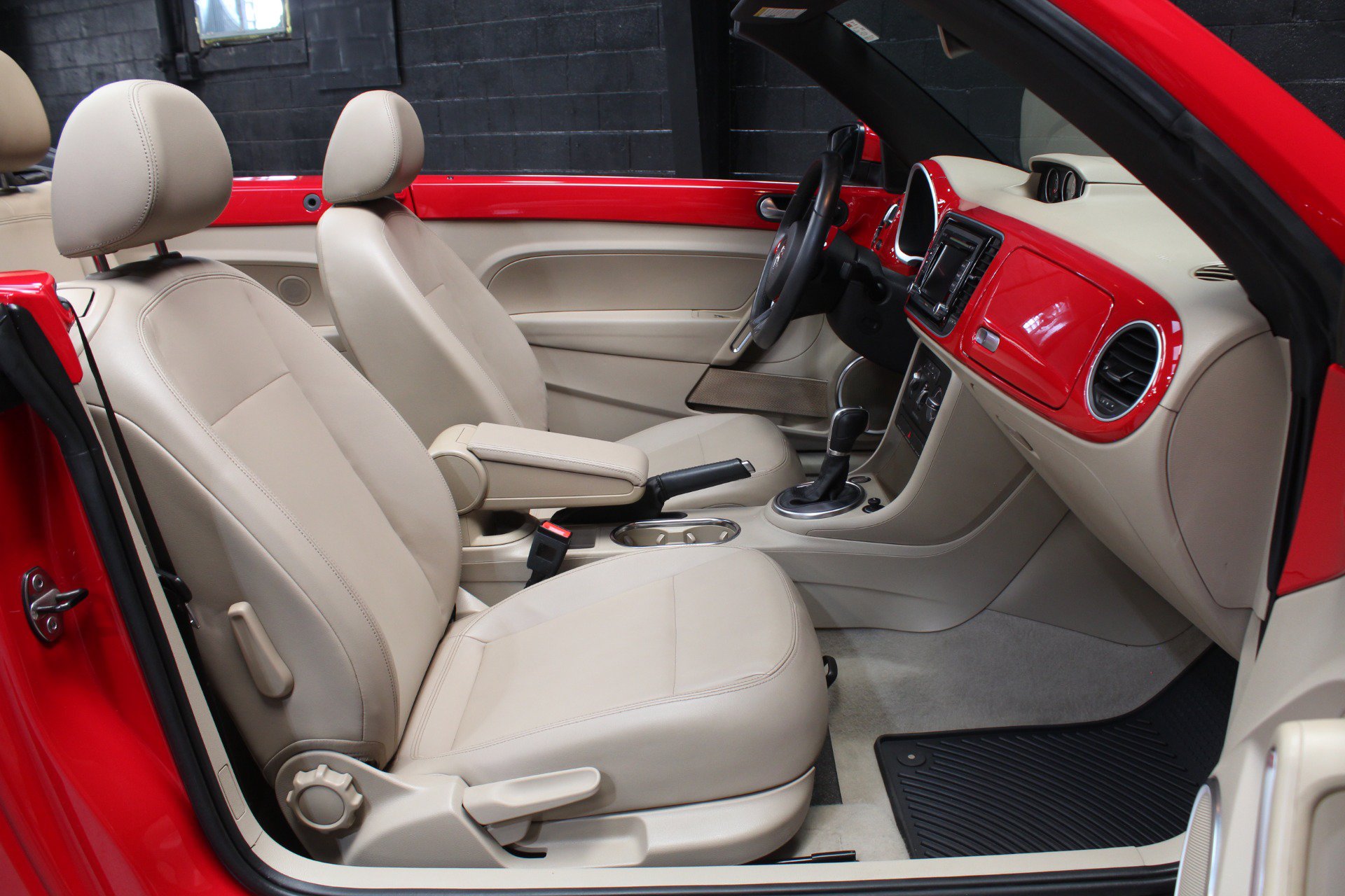Used 2014 Volkswagen Beetle TDI FWD image 52