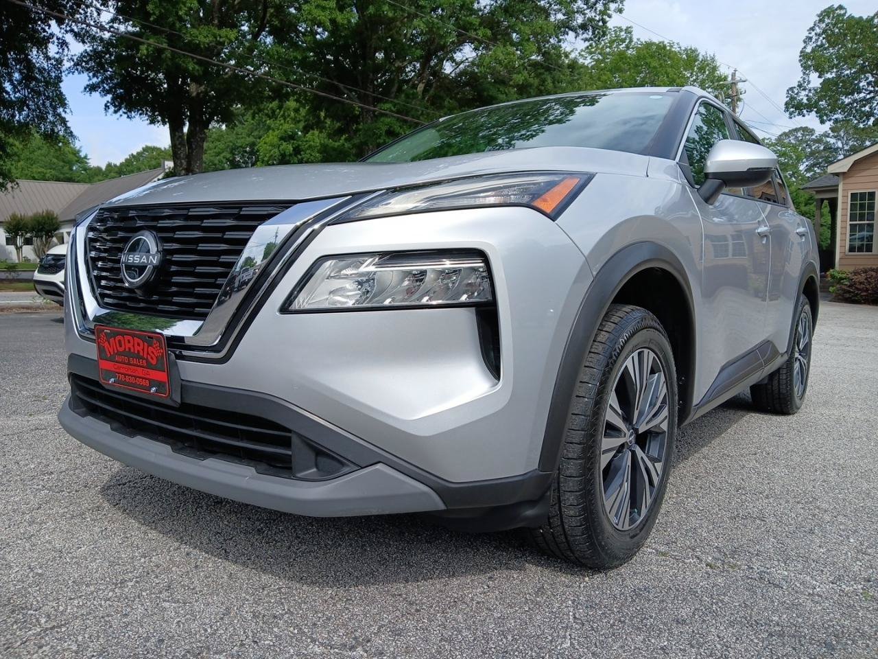 Used 2022 Nissan Rogue SV FWD image 2