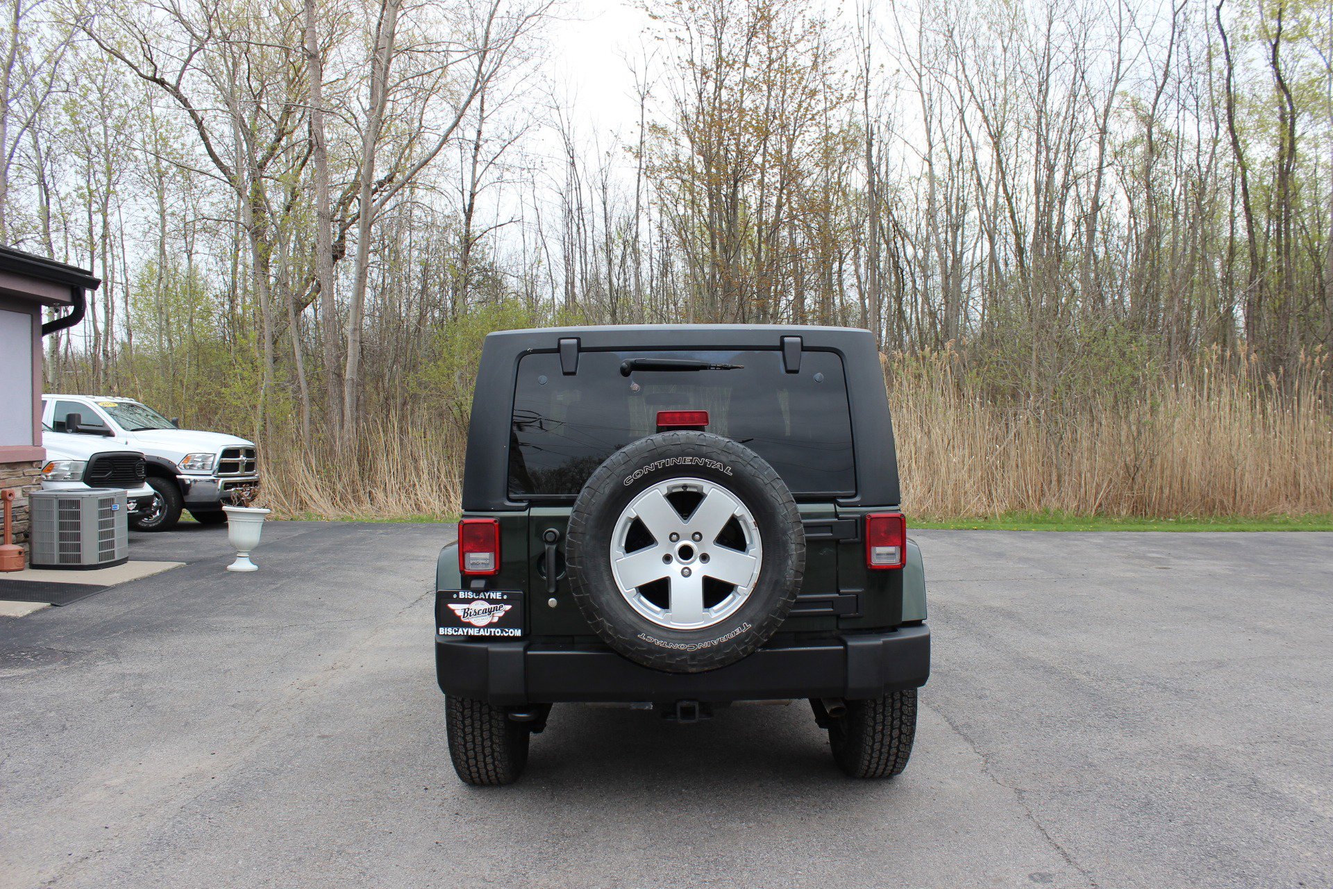 Used 2011 Jeep Wrangler Sahara w/ Connectivity Group AWD/4WD image 6