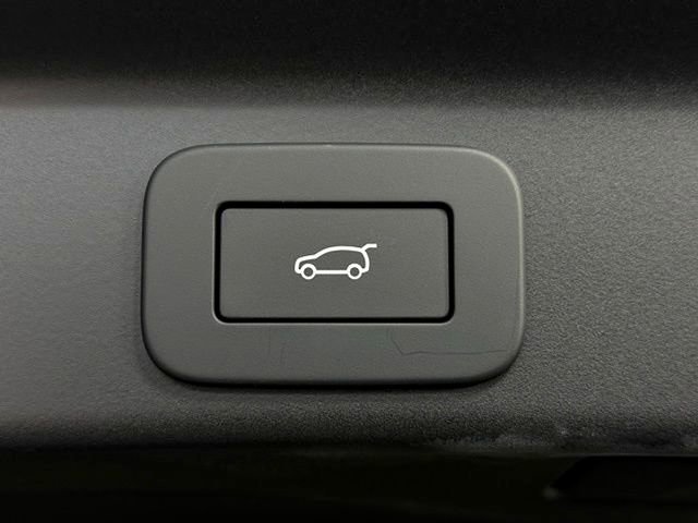 New 2026 Jaguar F-PACE R-Dynamic S image 18