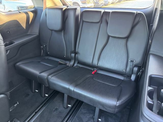 Used 2025 Kia Carnival SX w/ SX Dark Edition Package FWD image 17