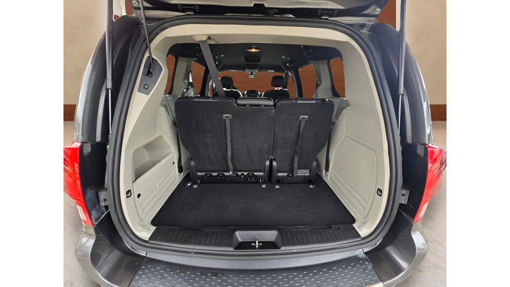 Used 2020 Dodge Grand Caravan SXT FWD image 15