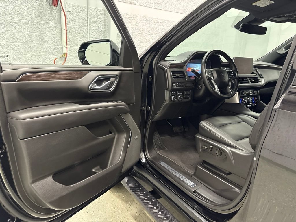 Used 2024 Chevrolet Suburban Z71 w/ Luxury Package AWD/4WD image 13