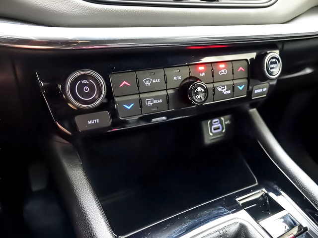 Used 2023 Jeep Compass Limited AWD/4WD image 19