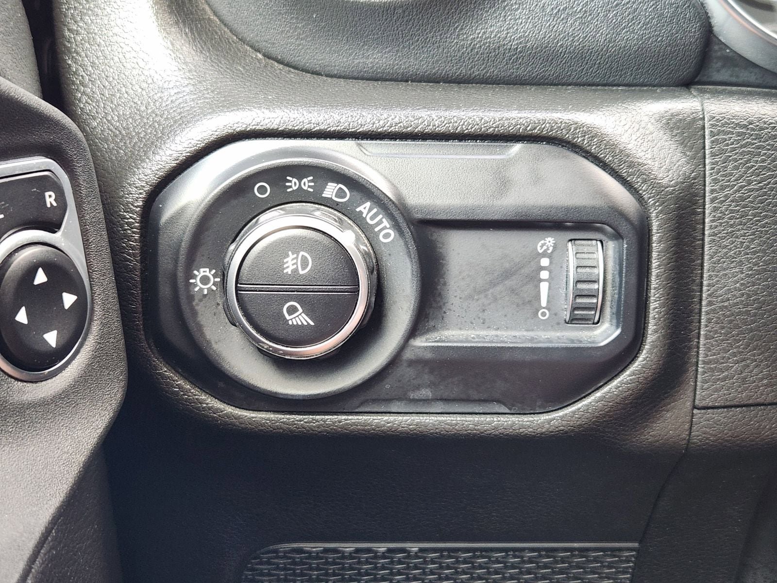 Used 2023 Jeep Gladiator Overland AWD/4WD image 29